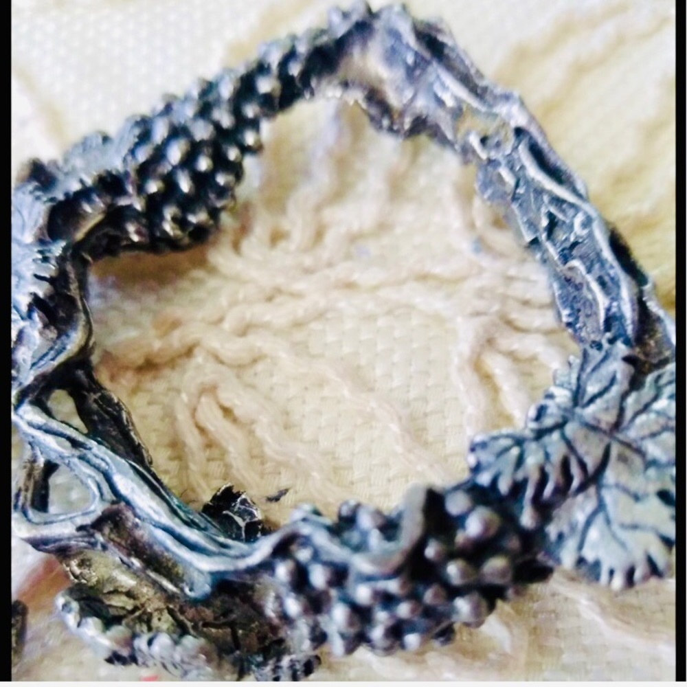 Napkin Rings Grape Vine Leaves 2 holders